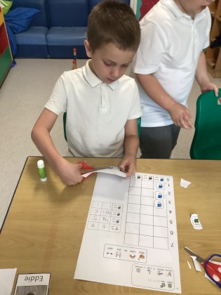 harlow_fields's tweet image. In maths this week Maple class pupils made a tally chart of the eye colour of everyone in our classroom. We used the mirrors to see what colour eyes each person had and added this information to our tally chart. We then used this data to create a pictogram.