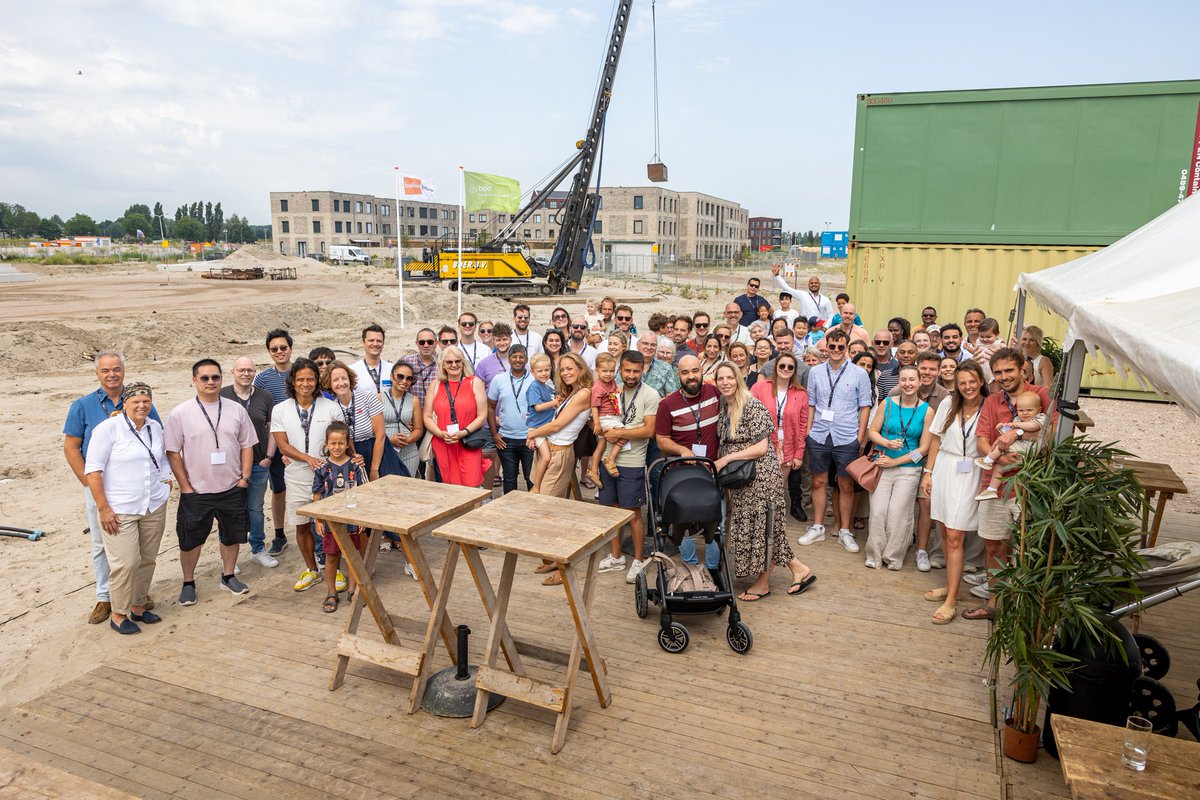 Eerste paal geslagen voor #HollandseWeelde in Gouda! 44 woningen in een groene, duurzame wijk – ontwikkeld door #BPD, gebouwd door #Bolton Klaar voor de toekomst met energielabel A++++!

#HollandseWeelde #EerstePaal #Nieuwbouw #Gouda #Bolton #BPD #VanEgmondVenster #VanRossum