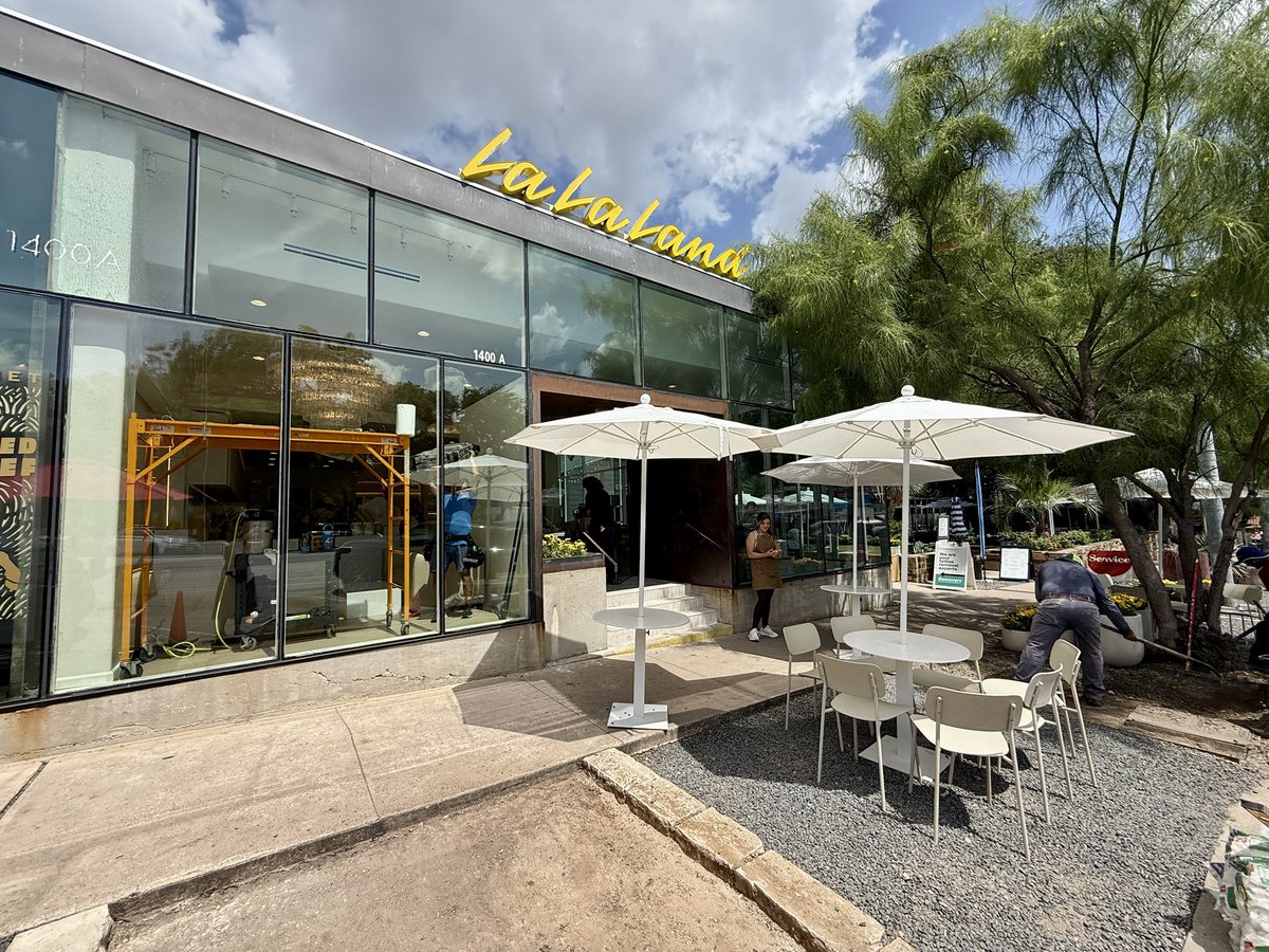 BettieCrossTV's tweet image. The La La Land Kind Café is celebrating the grand opening of its first coffee shop in Central Texas. The grand opening blasts off on July 4th at 8 AM. All drinks and toasts are 50% off at the cafe at 1400 South Congress Avenue. @cbsaustin