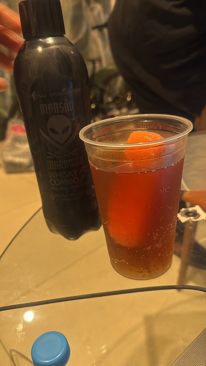 eu acho que o monark tá bebendo muito drink da mansão maromba.