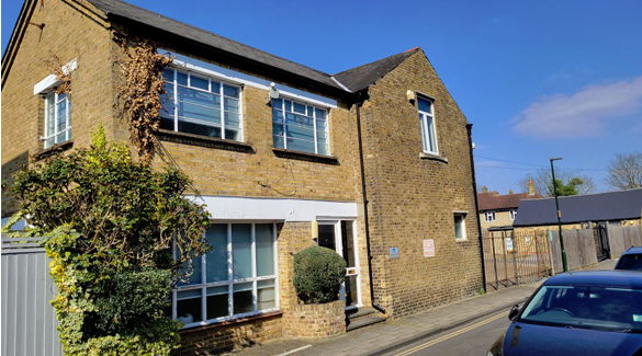 TOMORROW'S NEWSLETTER - Learn about the planning application submitted to turn a #Teddington office building into a residential dwelling👀

Subscribe for FREE and get the story in your inbox tomorrow morning.

Sign up here:
teddington.nub.news/newsletter-sub…