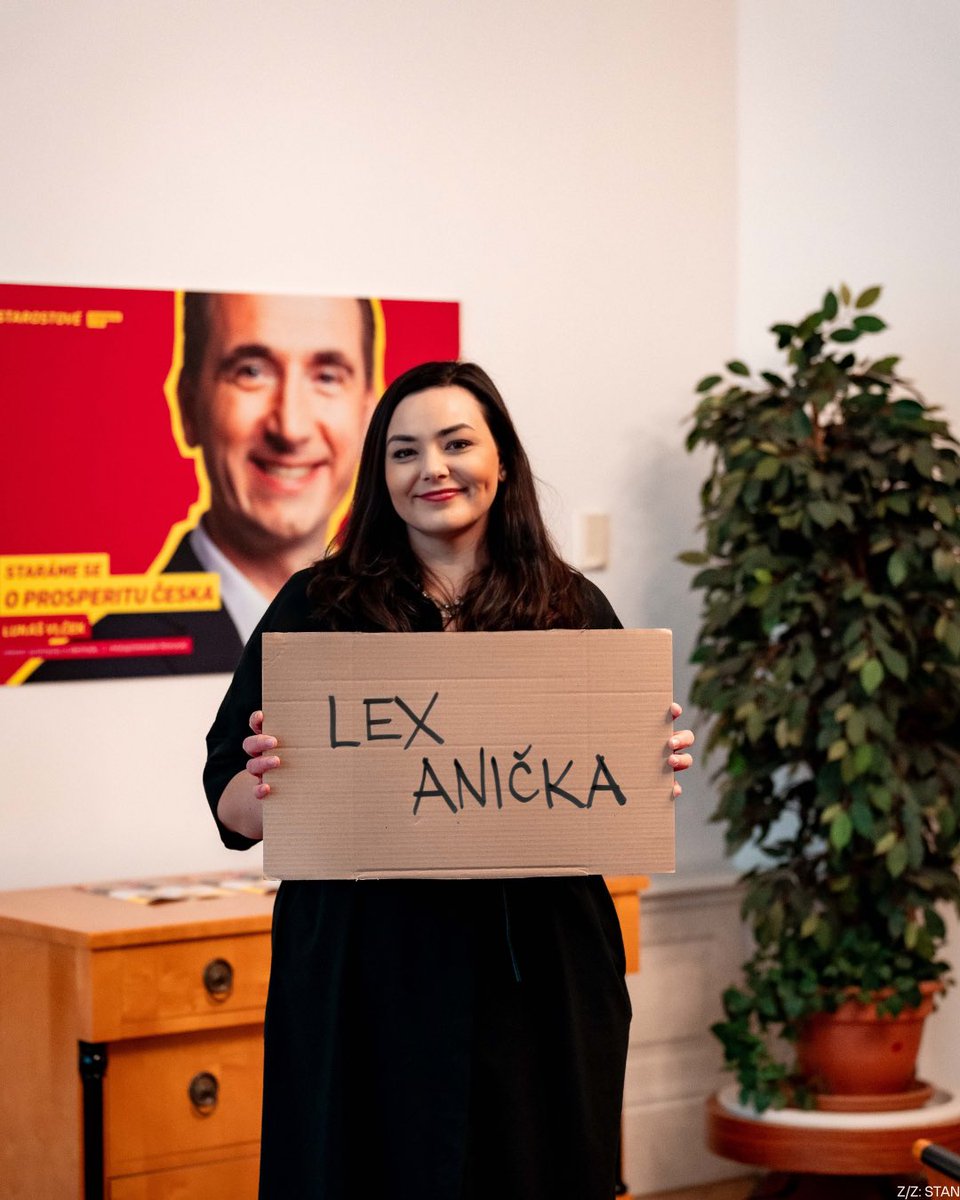 BaraUrbanova's tweet image. Tak Senát nám, milí přátelé, VŠEMI PŘÍTOMNÝMI schválil Lex Anička. Povinné vzdělávání soudců a valorizaci peněžité pomoci obětem ❤️ Ta podpora mě až dojala!