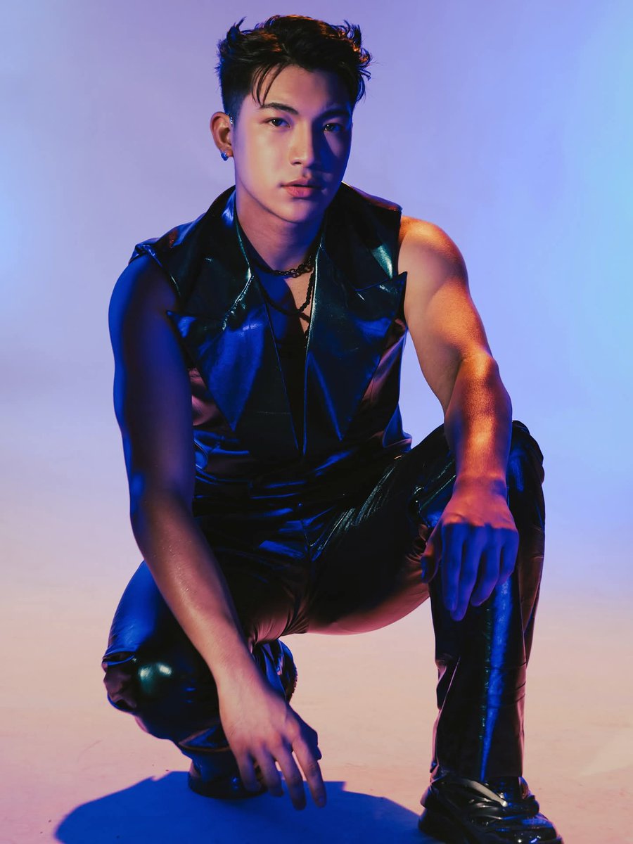 DarrenTrendsOfc's tweet photo. Certified hottie!! Certified gwapoo!! Certified talented!! D' Very gifted Darren!! 

IKAW PA RIN DARREN
#IkawPaRinAlbum 
@Espanto2001 @StarMusicPH https://t.co/3dAqrA11Hq