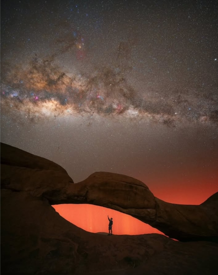 Under the cosmic bridge 🌌🪐
Staring into the vastness, one realizes how small we are—and how beautiful that can be. The universe always puts on a show worth watching.

📍 Location: Arches National Park, Utah (or general caption if location unknown)
📸 Credit: @benjaminbarakat