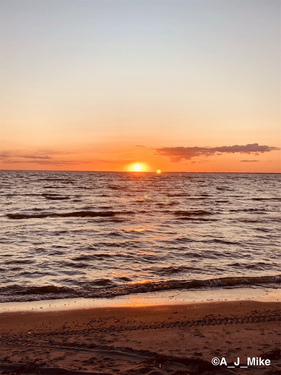 A_J_Mike's tweet photo. Sunset on Upper Red Lake near Waskish, Minnesota, USA
#NaturePhotography 
#10000Lakes
#GoldenHour https://t.co/DeWiRaNikK
