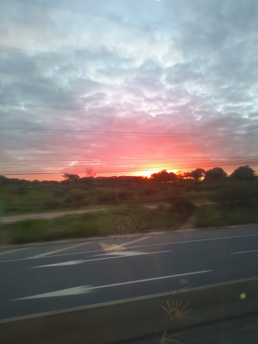 NaluArts1's tweet photo. Heya everyone, I'm traveling to run some family errands rn. But I'm working on some art stuff, but they aren't ready yet.

For now here's the amazing sunshine spotted from the road.
I might paint It later :D

#sky #travel #road #sunset #photography https://t.co/xQLH8rnnSm