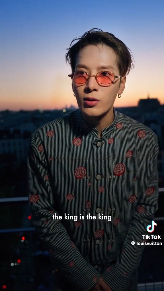 💌 ไปไลค์ ไปเมนท์ให้พี่แจ็คกันค่า 🫶
Check out Louis Vuitton's video! 
#JacksonWang 
#JacksonWangxLouisVuitton 
#TikTok vt.tiktok.com/ZSBrQMtxW/