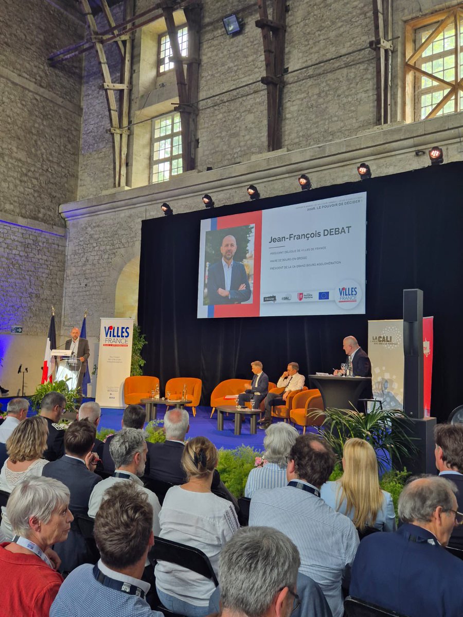 FranceTravail's tweet photo. Au Congrès @VillesdeFrance à #VDFLibourne2025, France Travail réaffirme son engagement aux côtés des communes pour un service public de l’emploi proche des territoires

L’accès à l’emploi et à la formation au cœur d’un dialogue permanent avec les élus ���️ https://t.co/v4ThjCk1pJ https://t.co/t2OCJgT6Mb