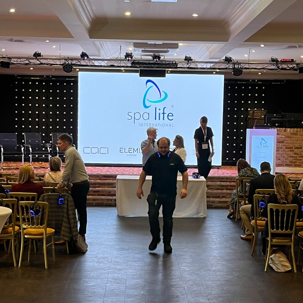 Our resident Cosmetic Salt experts Luke and Dzeti were in Liphook last week attending the Spa Life UK convention 2025. Our fancy new salt wall model had it's first outing and attracted lots of attention!
Shop Cosmetic here peacocksalt.com/cosmetic/