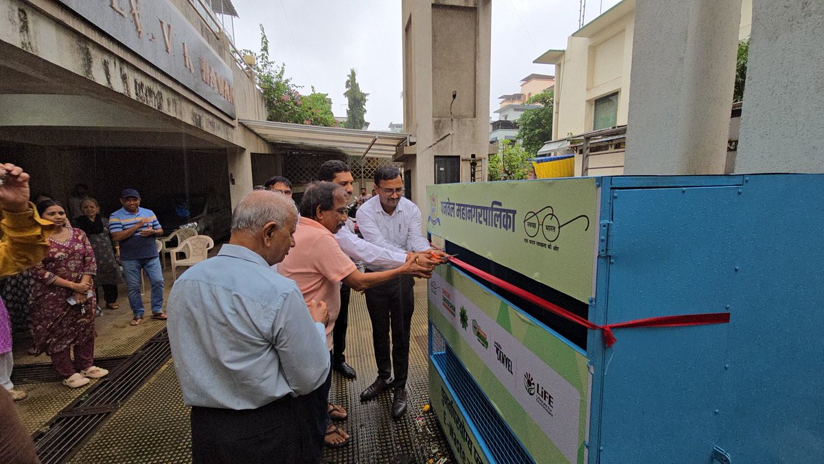 PanvelCorp's tweet photo. पनवेल महानगरपालिकेचा अभिनव उपक्रम
पनवेल महापालिकेच्या वतीने "आंतरराष्ट्रीय प्लास्टिक पिशवी मुक्त दिन" निमित्त पुर्नवापरयोग्य कचरा संकलन केंद्रांचे उद्घाटन
#PanvelMunicipalCorporation #panvel
#ReuseReduceRecycle #EWasteCollection #SustainableLiving #EcoFriendlyPanvel #PlasticFreeInitiative