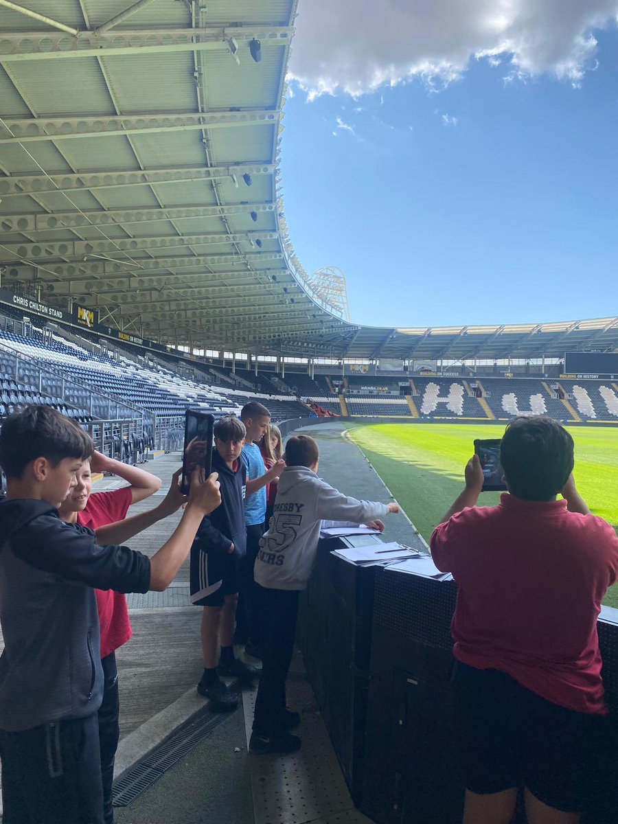 A fun learning day with <a href="/thoresbyprimary/">Thoresby Primary</a> at the MKM Stadium today ☀️✍️🤗