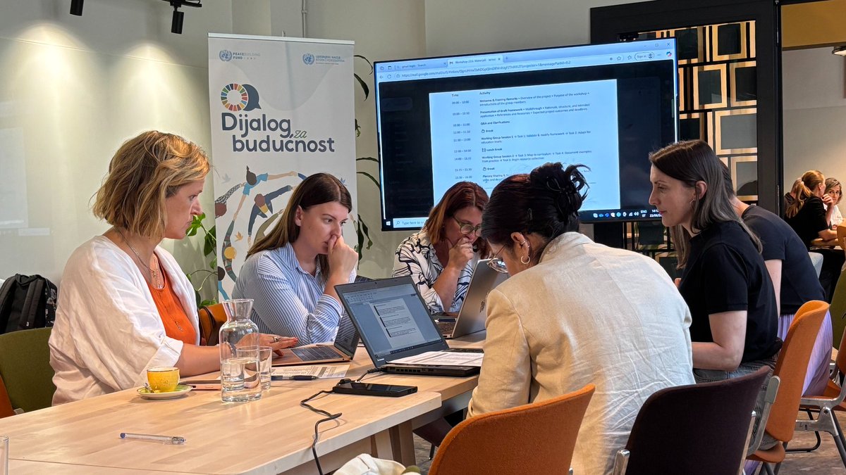 UNESCO Venice Office (@unescovenice) on Twitter photo 📚Bringing #PeaceEducation to classrooms in Bosnia and Herzegovina🕊️
Within #DFF3, <a href="/UNESCO/">UNESCO 🏛️ #Education #Sciences #Culture 🇺🇳</a> supported a dynamic workshop, bringing together 25 educators from 🇧🇦 to shape a curriculum for peace & intercultural understanding, across all levels of #education.🤝👩🏫
<a href="/UNPeacebuilding/">United Nations Peacebuilding</a> 📚Bringing #PeaceEducation to classrooms in Bosnia and Herzegovina🕊️
Within #DFF3, <a href="/UNESCO/">UNESCO 🏛️ #Education #Sciences #Culture 🇺🇳</a> supported a dynamic workshop, bringing together 25 educators from 🇧🇦 to shape a curriculum for peace & intercultural understanding, across all levels of #education.🤝👩🏫
<a href="/UNPeacebuilding/">United Nations Peacebuilding</a>