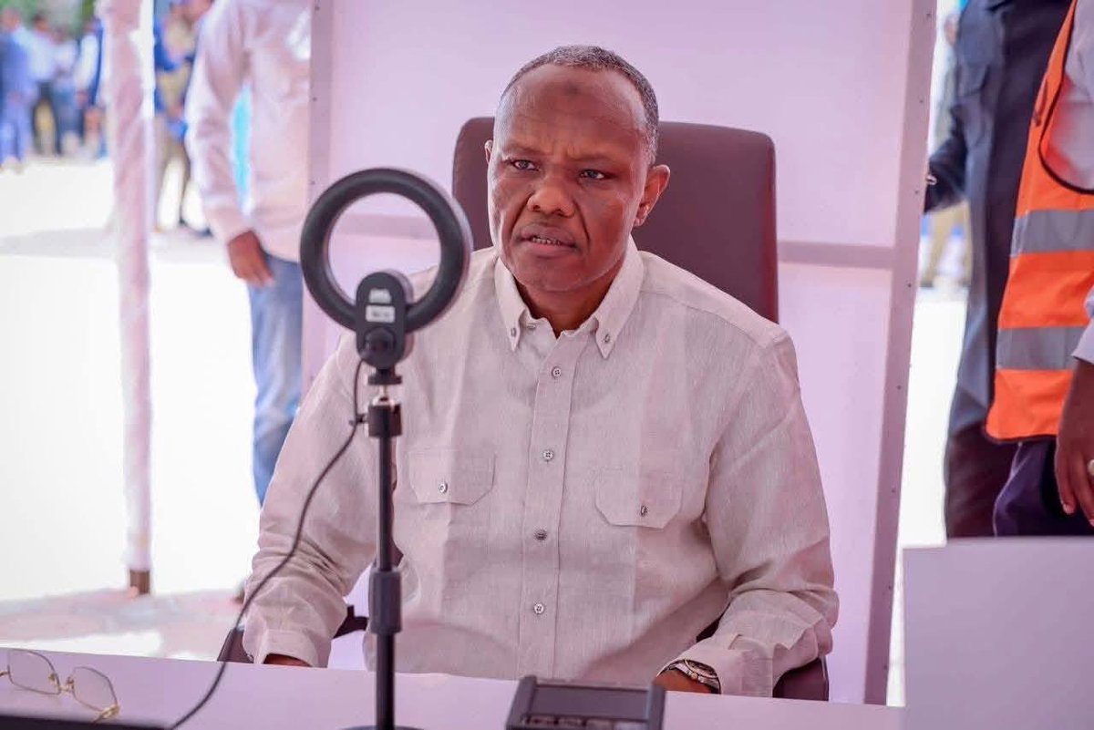 AhmedHasanAden's tweet image. Waxaan bogaadinayaa madaxda Dowlad-goboleedyada Galmudug iyo Koonfur Galbeed ee maanta iska diiwaangeliyay diiwaangelinta doorashooyinka dadweynaha, ayaga oo shacabkana ku dhiirigaliyay in ay ka qayb qaataan nidaamka doorashooyinka tooska ah. Maxdaasi waxa ay muujiyeen midnimo…
