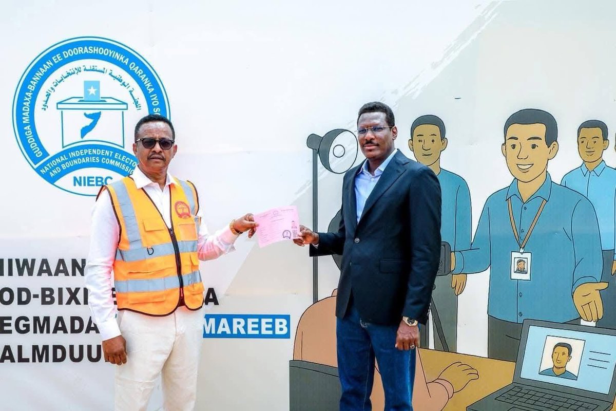 AhmedHasanAden's tweet image. Waxaan bogaadinayaa madaxda Dowlad-goboleedyada Galmudug iyo Koonfur Galbeed ee maanta iska diiwaangeliyay diiwaangelinta doorashooyinka dadweynaha, ayaga oo shacabkana ku dhiirigaliyay in ay ka qayb qaataan nidaamka doorashooyinka tooska ah. Maxdaasi waxa ay muujiyeen midnimo…