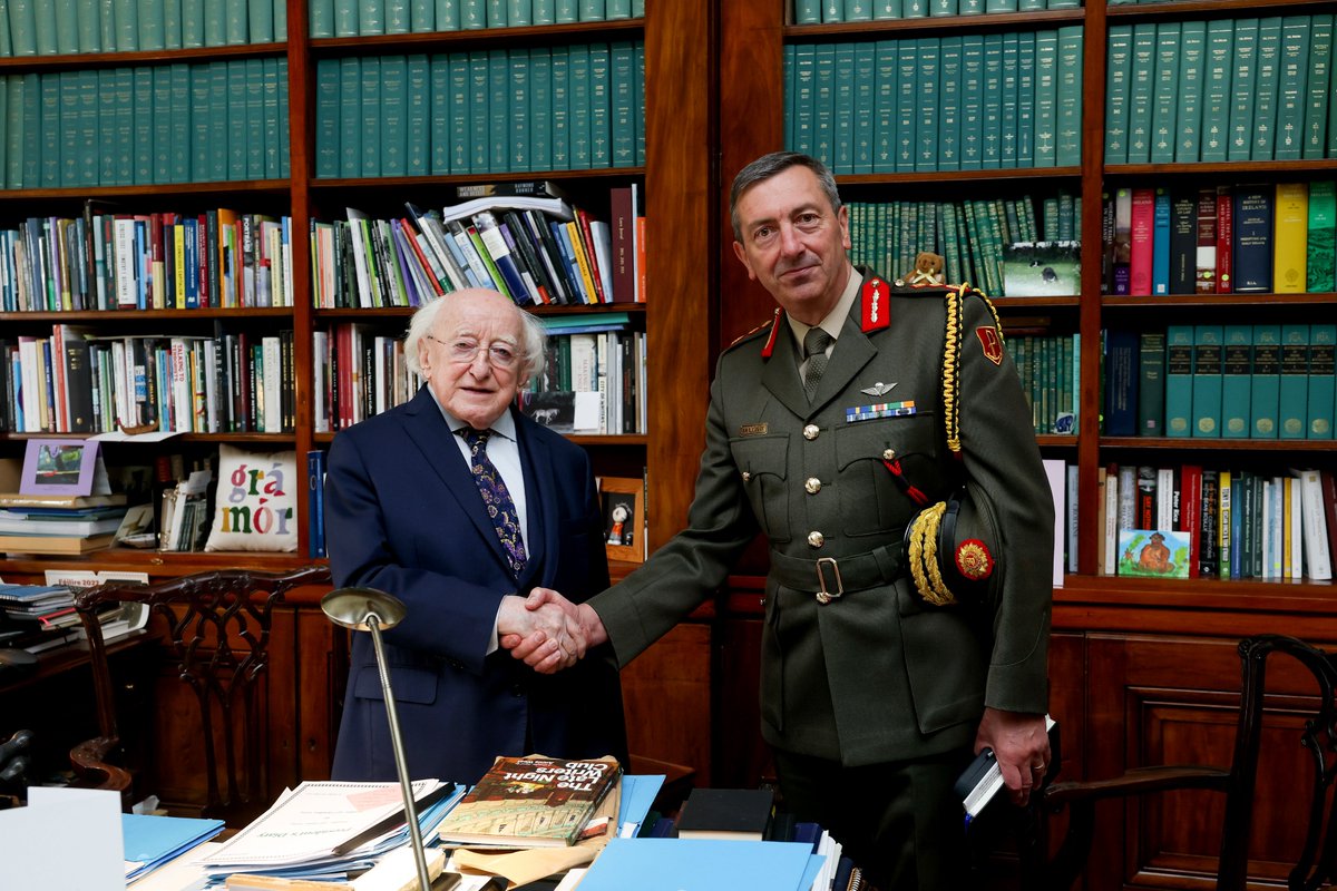 PresidentIRL's tweet image. President Michael D. Higgins this afternoon met with Lieutenant General Rossa Mulcahy at Áras an Uachtaráin to mark his appointment as Chief of Staff of the Irish Defence Forces. Lieutenant General Mulcahy took up his appointment as Chief of Staff on 1 June 2025