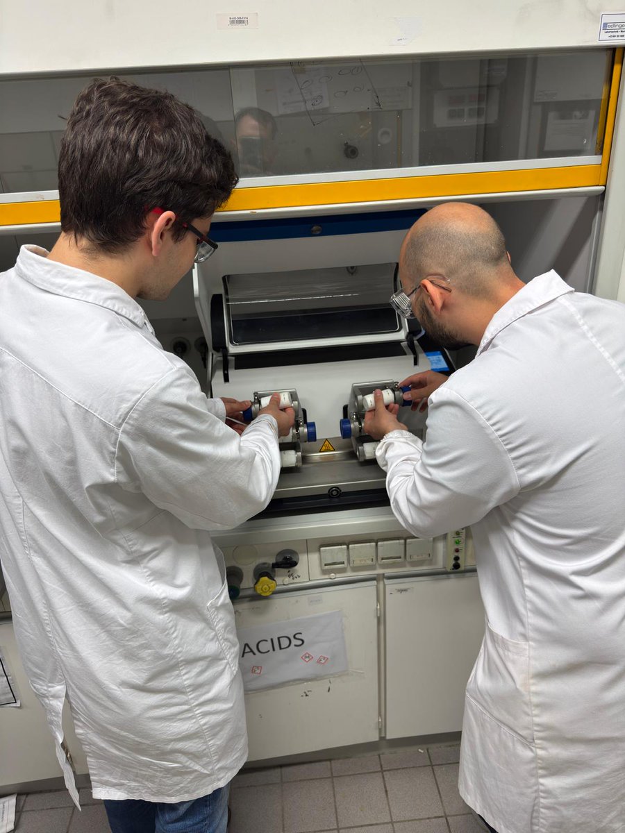 Fra_Mele97's tweet image. As my time in Vienna comes to an end, I’m really happy to have worked with Lukas, a talented undergrad. A mentoring experience across languages and labs — proof that (mechano)chemistry speaks for itself! ⚙️🧪
#mechanochemistry