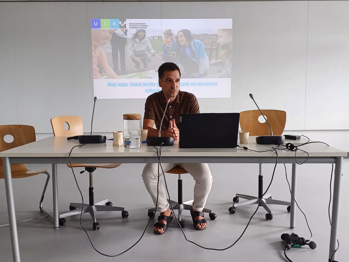 Amaitu da uda  ikastaroa. 

Mugaren eta EHko gazteen sozializazio politikoa eztabaidagai izan dugu. Hiru ondorio mahai gaineratu ditu <a href="/iraola_/">Iker Iraola</a> k: