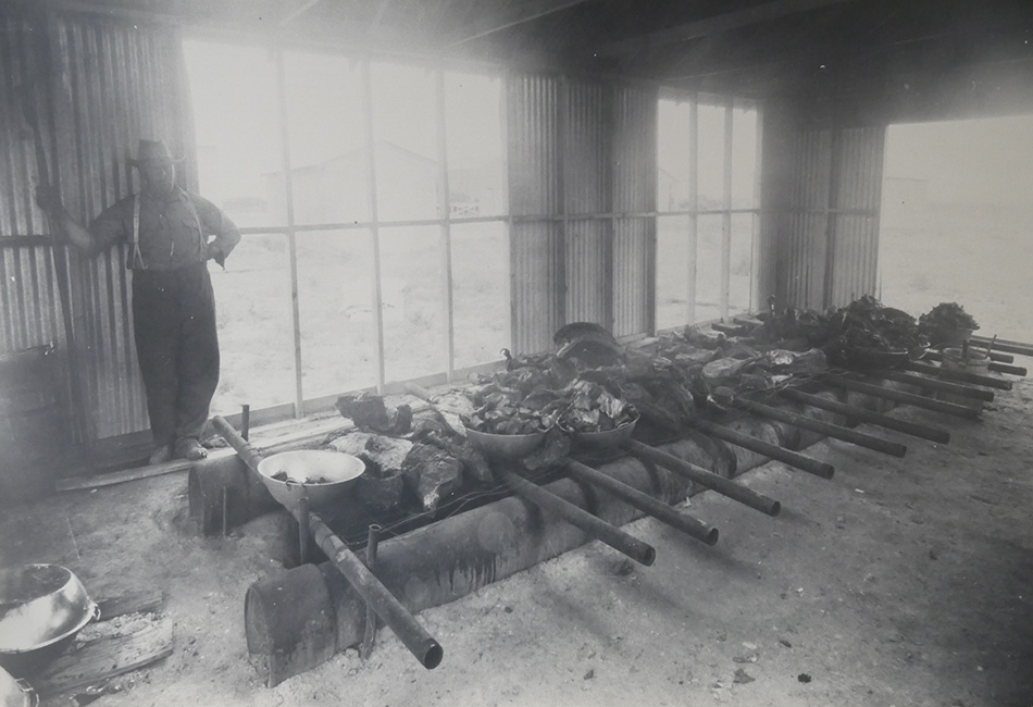 txrrc's tweet image. #ThrowbackThursday
A taste of Texas tradition — barbecue cooked low and slow, pinto beans and homemade cakes. All served up in 1926 to celebrate Santa Rita No. 1.