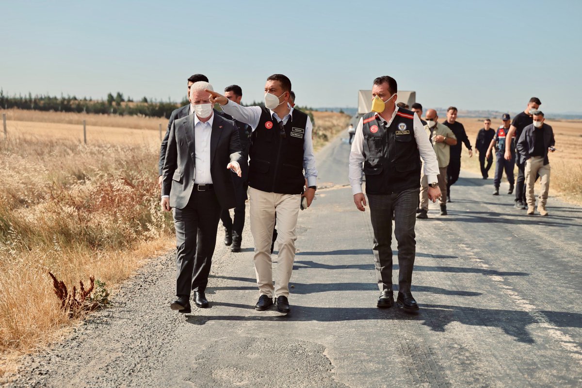 Çok üzgünüm… Ciğerlerimiz yanıyor.

Silivri’miz, tarihinin en büyük yangınlarından birini daha yaşıyor.

Çanta Sancaktepe Mahallemizde çıkan orman yangınına, tüm kurumlarla koordineli şekilde müdahale ediliyor. Alevlerin yerleşim alanlarına ulaşmaması ve yangının kontrol altına