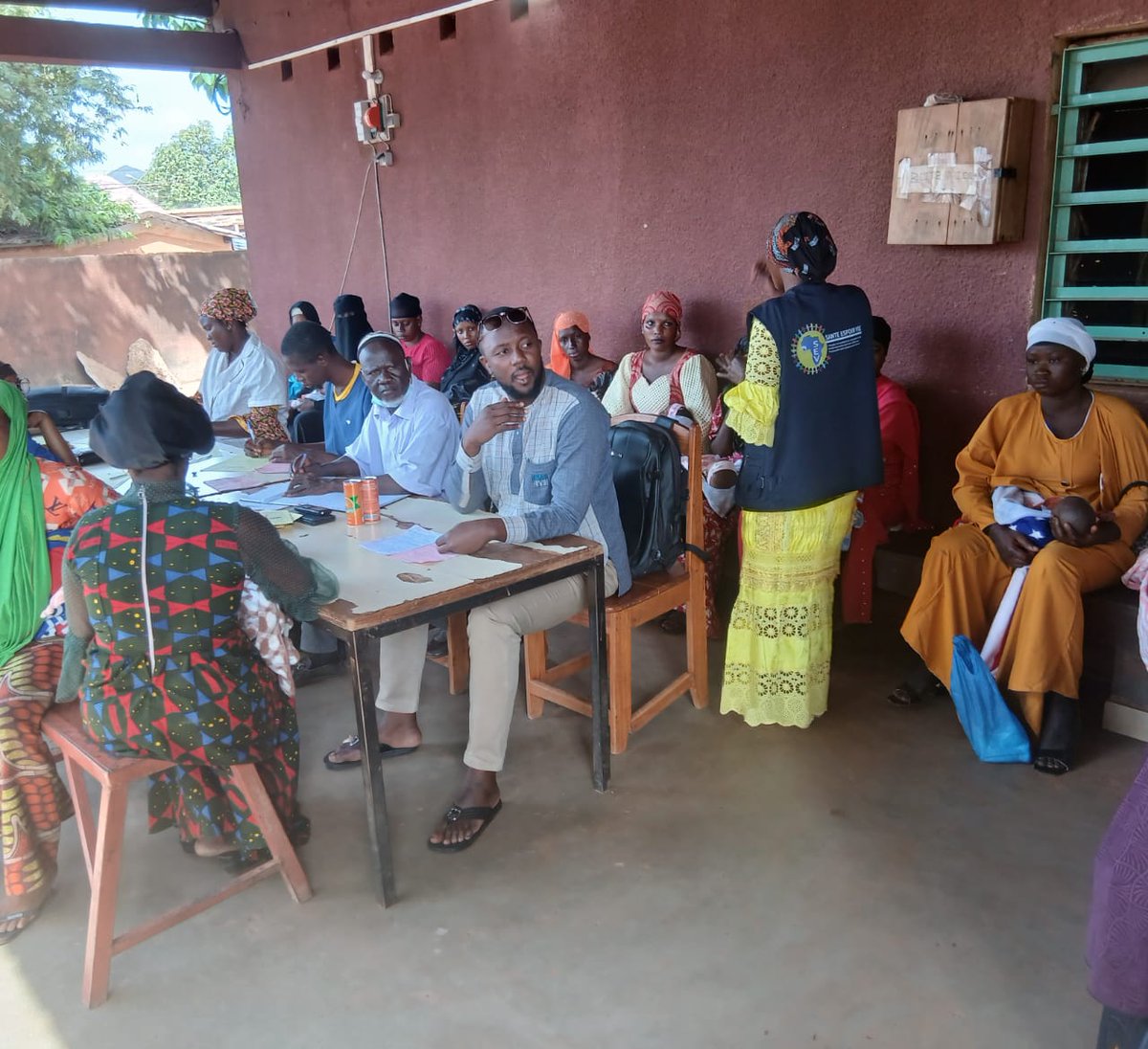 Sevguinee's tweet image. Dans le cadre de la mise en œuvre de son projet d’accompagnement psychosocial des femmes enceintes dans la région de Kankan, l’ONG @Sevguinee a organisé une session de sensibilisation sur le paludisme ce mardi au centre de santé de Bolibana, à Siguiri.