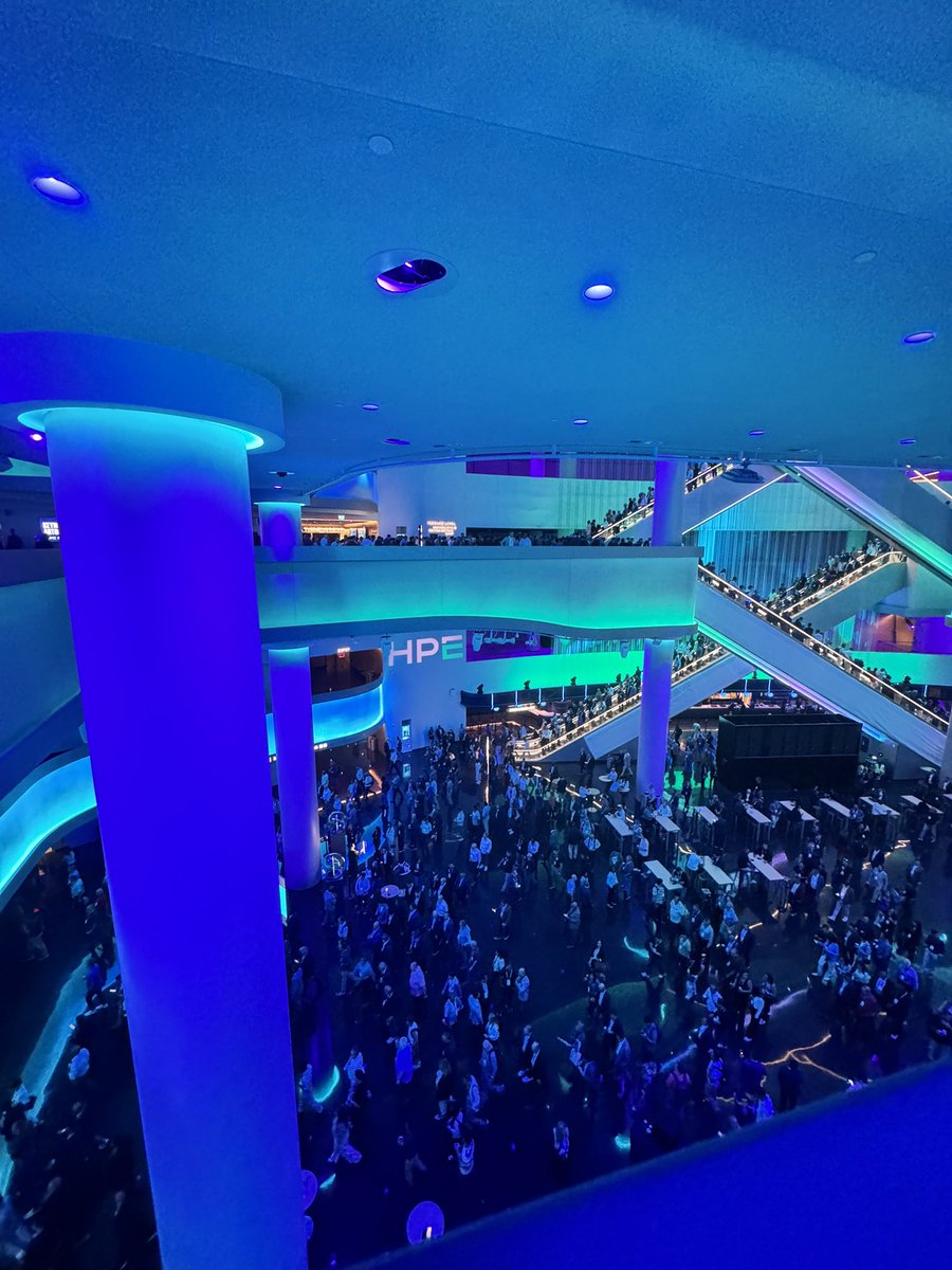 altasistemasmex's tweet photo. Vivimos una experiencia increíble en uno de los eventos de tecnología más importantes del año Llevamos a nuestros clientes, compartimos, conectamos y seguimos impulsando la transformación digital juntos 💡
Gracias a @ArubaNetworksMX por hacerlo posible #HPEDiscover #LasVegas2025 https://t.co/ZRChQtA94o