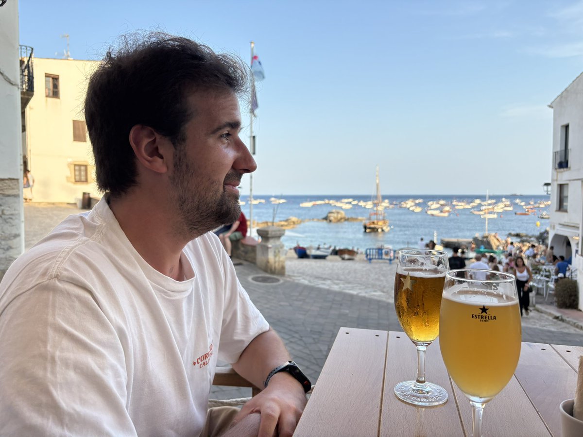 roiglaura_'s tweet photo. Coses dels últims dies perquè és estiu i estic feliç 🤠🌞 https://t.co/HBGdplx94n