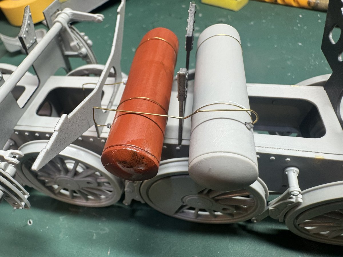 tail_ram's tweet photo. #BR52 #トランペッター
今日から再開!
タンクを取り付け。参考車両より取り付け位置の変更と長さを短くする改造と配管追加!
終わるのかコレ! https://t.co/Sv2WatY4Bq