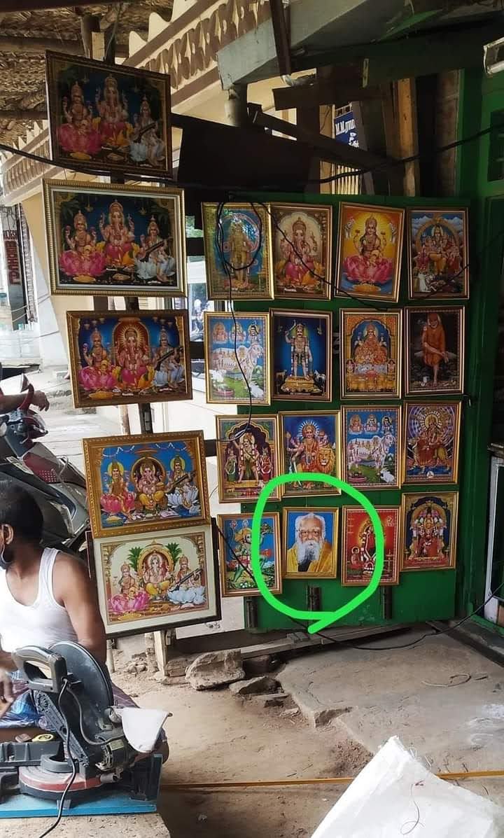 VikyArun's tweet photo. A casual frame in a normal frame shop in #tamilnadu #Chennai #periyar and why down south remains an independent kingdom! https://t.co/I1lXcE02S1