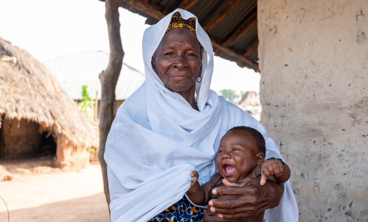 UNDPAfrica's tweet photo. Hope is delivered in every dose.
Thanks to @GlobalFund & partners, @UNDP is reaching the most vulnerable communities in #Africa with malaria, HIV & TB treatment.
Together, we’re saving lives. Let’s keep investing in #HealthForAll.
More➡️https://t.co/0LnL5oUP9W #HopeInEveryDose https://t.co/gIPlUg6rG1