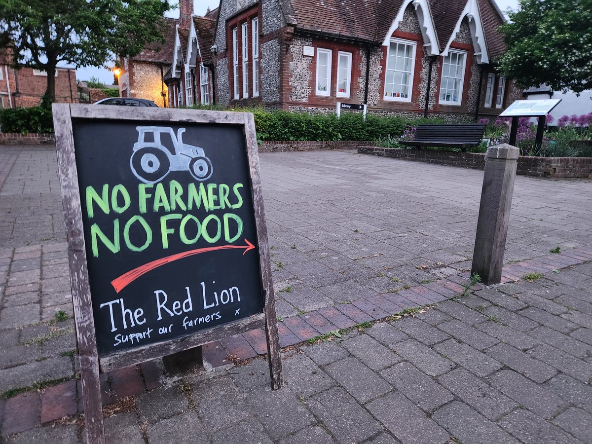 The Red Lion Overton tweet media