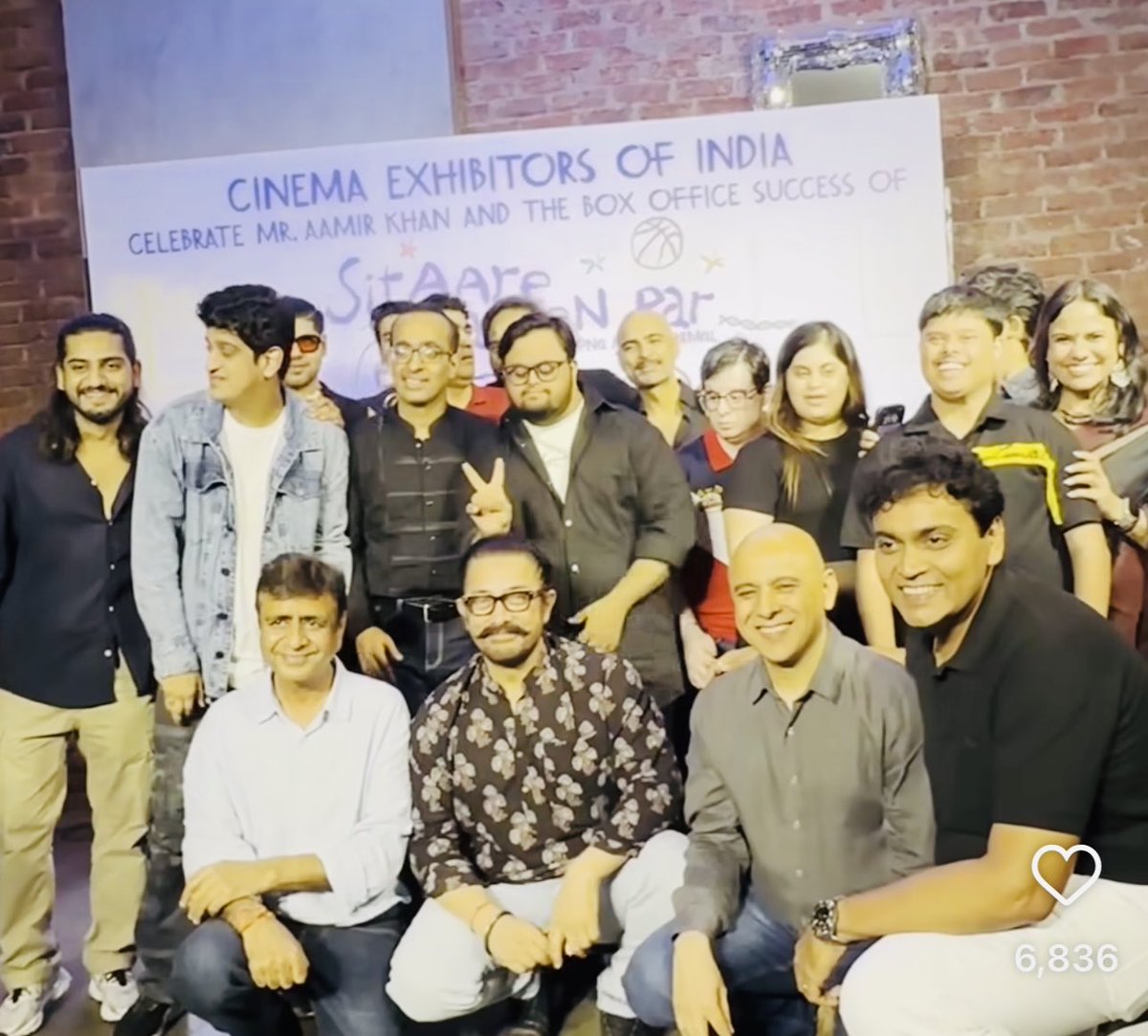 aamir.You hv done it again to bring dignity to hindi cinema with your heartwarming film in cinema hallls n pledging not to show it on small screens 
M glad tall india exhibitors honoured you as a film maker yesterday for respecting the business cinema halls 🙏🏽