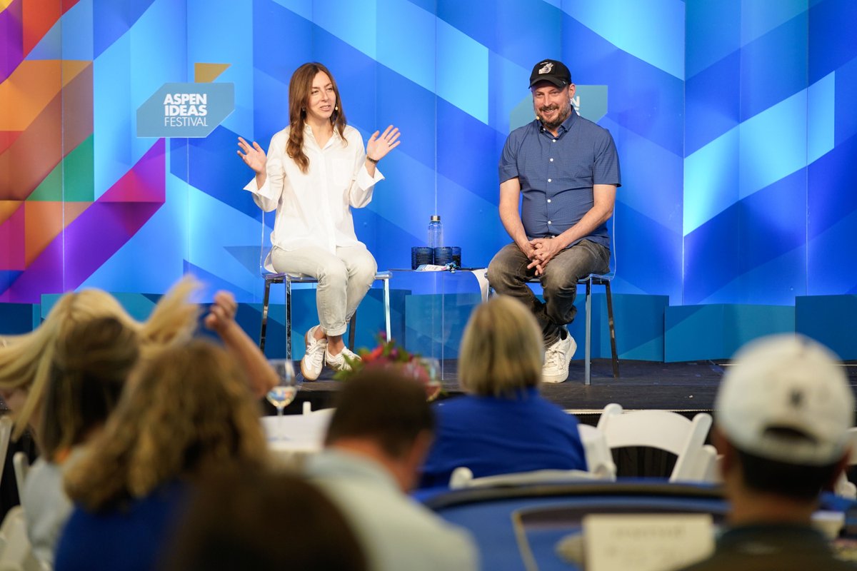 pushkinpods's tweet image. #RiskyBusiness goes LIVE from @aspenideas festival💡 @NateSilver538 and @mkonnikova discuss updates on a scandal at the WSOP, Zohran Mamdani’s recent win in New York City’s Democratic primary, and more! Listen now wherever you get your podcasts ▶️ lnk.to/yFqAcM
📸:…