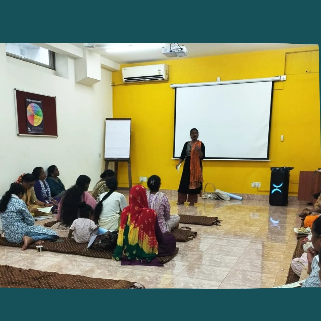 32 domestic worker leaders (Pehelkars) from Delhi &amp; Gurugram joined MFF to learn about ILO C189, POSH, POCSO &amp; legal rights against violence. With Delhi State Legal Services Authority's insights, they gained tools to access justice.
#PehelkarsLeadingChange #GenderJustice
