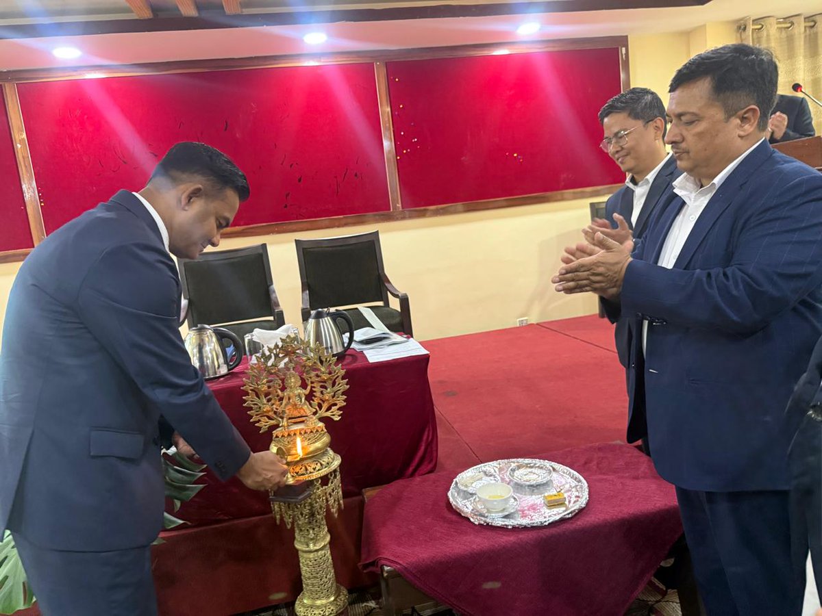 Today, <a href="/MoLESS_Nepal/">श्रम, रोजगार तथा सामाजिक सुरक्षा मन्त्रालय</a> convened a capacity development workshop in the esteemed presence of Secretary <a href="/khpushkar/">Dr. Krishna Hari Pushkar</a>, reaffirming its dedication to strengthening individual and institutional capacities for effective governance and sustainable national prosperity.