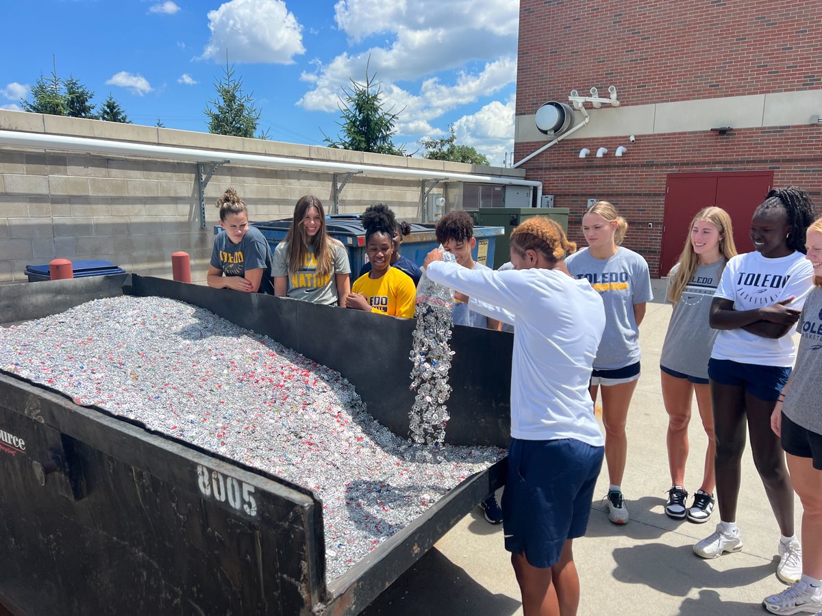 ToledoWBB's tweet image. We had a great time helping out at Ronald McDonald House Northwest Ohio this week!
#TeamToledo