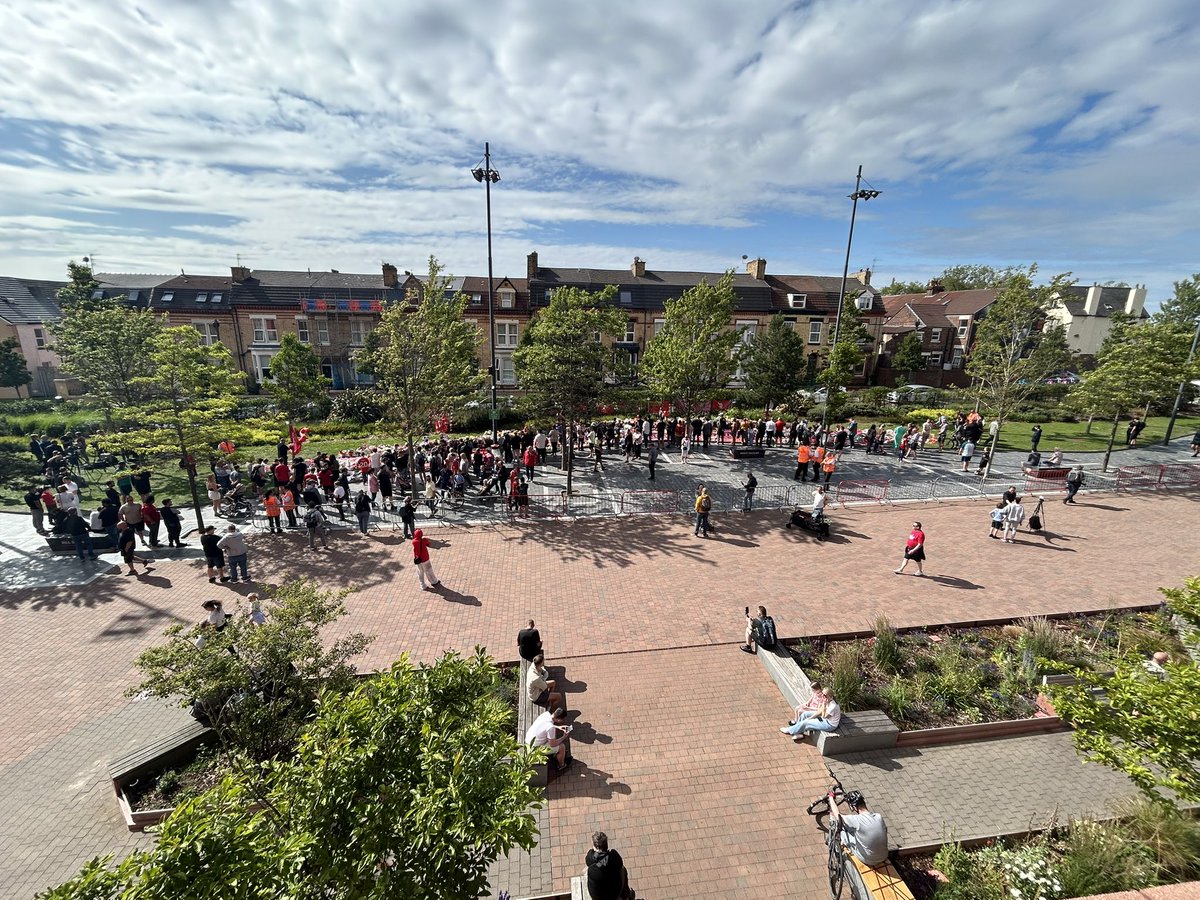The current scene outside Anfield as #LFC fans gather to pay tribute to Diogo Jota 💔 

I’m told there’s been a constant flow of supporters since the news broke and imagine that’ll continue into this evening.
