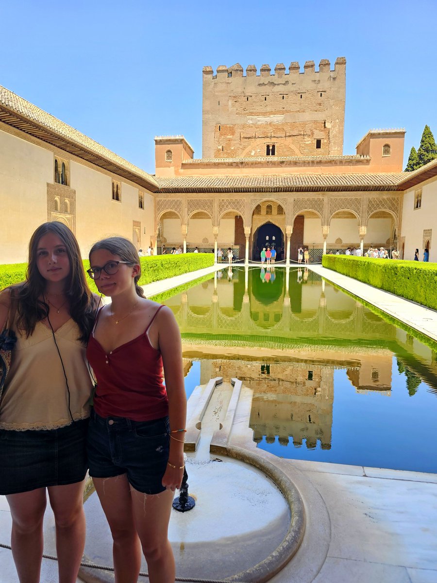 eggarsmfl's tweet photo. The way the building is reflected in the water of the courtyard makes for an excellent photo spot 📸 https://t.co/YfaI2vM1r6