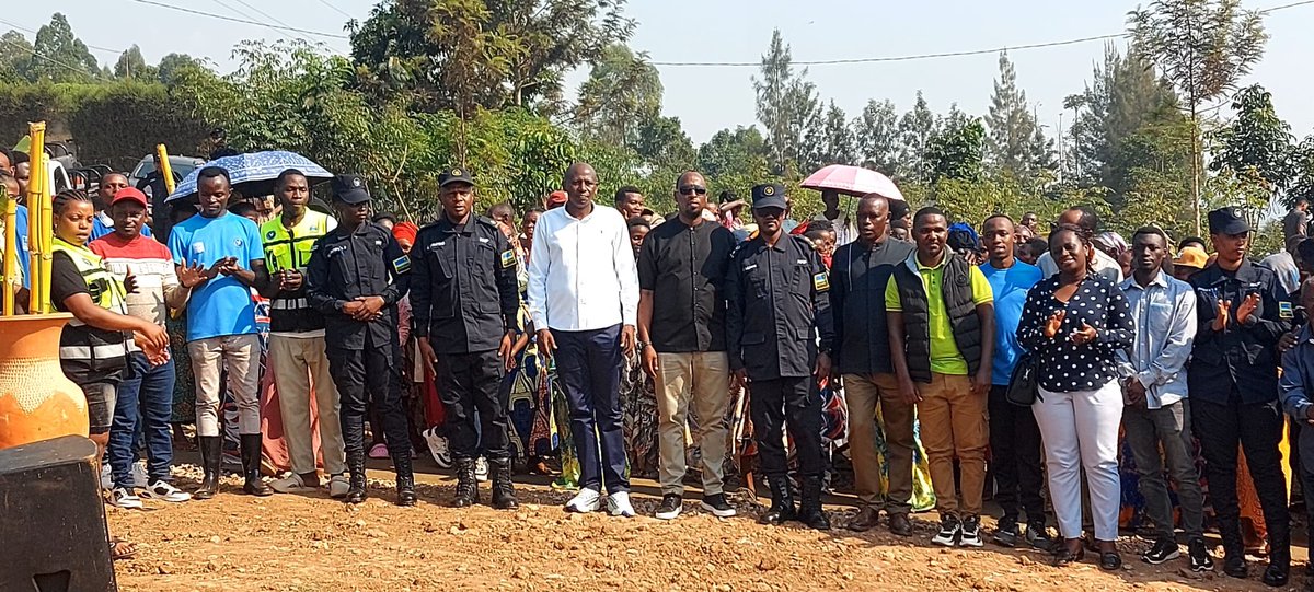 Mu Murenge wa Kinyinya <a href="/Gasabo_District/">Gasabo District</a> hatashywe irero ryubakiwe abana. Turashimira umusanzu watanzwe na <a href="/KinyinyaY/">KINYINYA YOUTH VOULUNTEERS</a> guhera ku isizwa ry'ikibanza kugeza ryuzuye. #ImihigoIrakomeje <a href="/Rwanda_Child/">National Child Development Agency | Rwanda</a> <a href="/RwandaLocalGov/">Ministry of Local Government | Rwanda</a> <a href="/Rwandapolice/">Rwanda National Police</a> <a href="/CityofKigali/">City of Kigali</a> <a href="/Kgl_Yvolunteers/">RYVCP Kigali City</a>