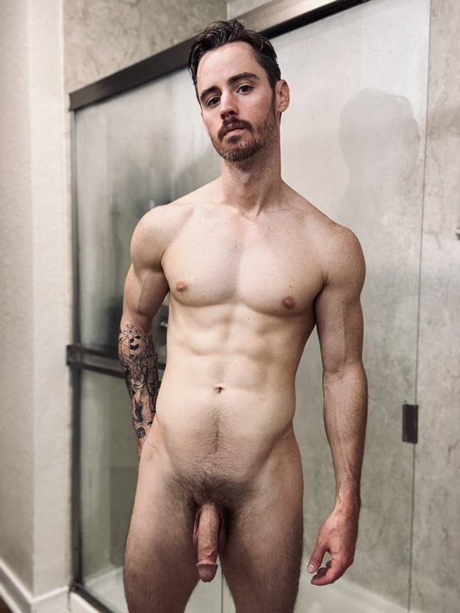 Watch Dan Benson's leaked NSFW photo on TwXstars