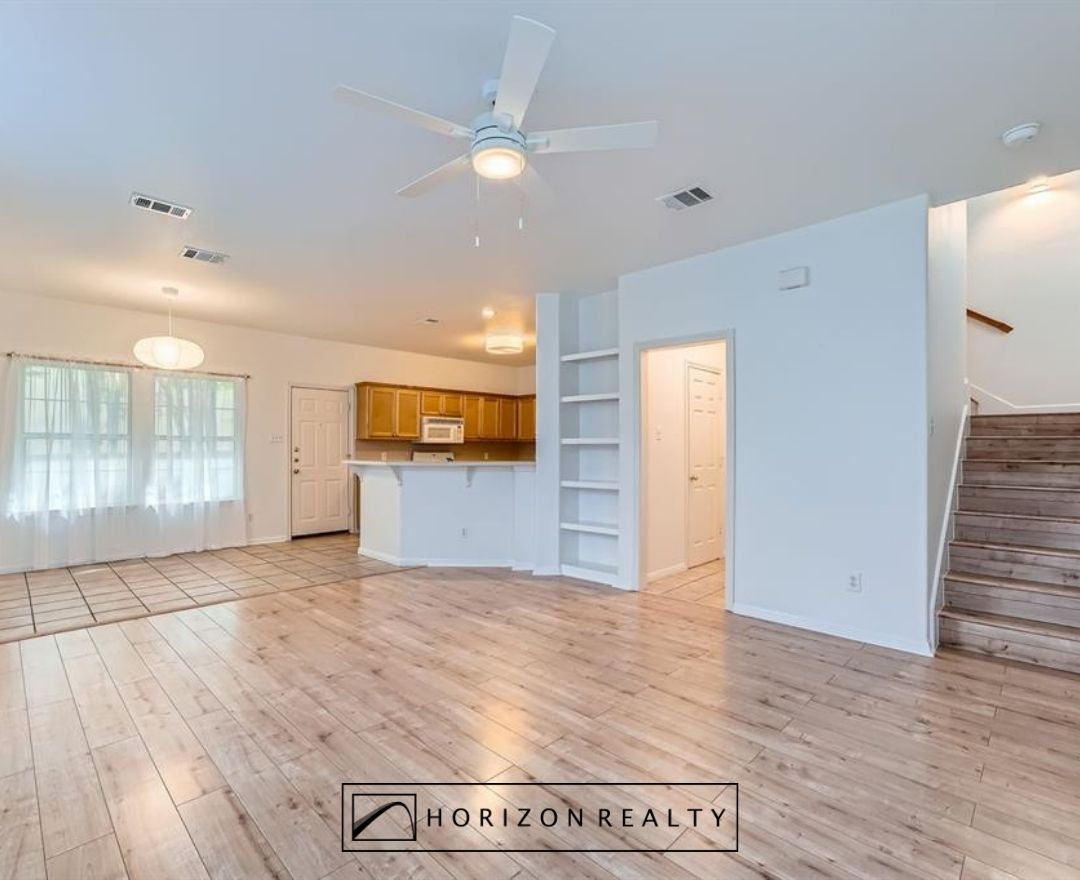 HorizonRealtyTX's tweet image. Horizon Agent, Richard Foster just listed this well-maintained duplex at 2920 Thrushwood Dr. A rare opportunity in the highly sought-after Shoal Creek area! #justlisted #HorizonRealty #duplexforsale #forsale #realtor #realestate

See website: horizonrealtylistings.com/2920-thrushwoo…