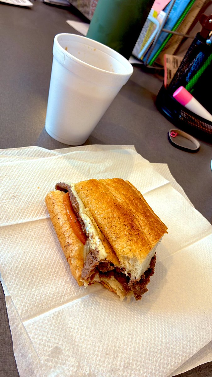 SueHappy3's tweet photo. #CubanBreakfast 🔥 ☕️ 

Only half! Cause I’m on a diet! 🤷🏻‍♀️ https://t.co/0utK52RoQO