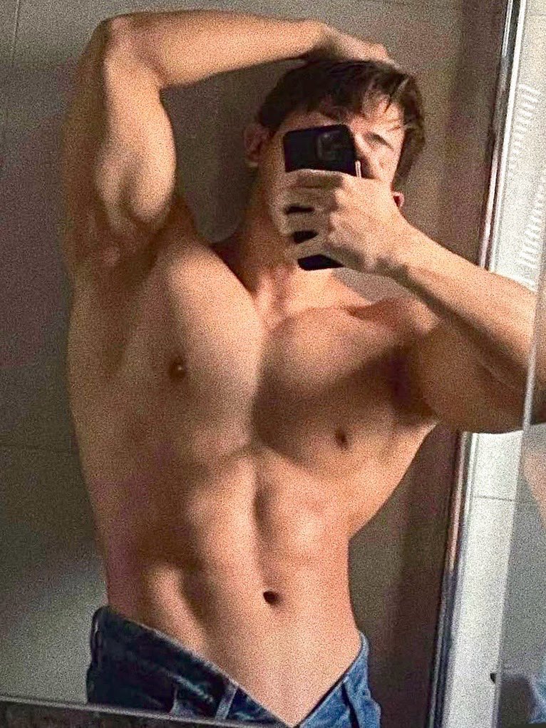 this wonho thirst trap… good morning 💪🏼