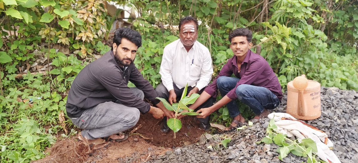 दररोज एक रोप लागवड चळवळीत अखंडपणे 
1281 व्या दिवसी वाढदिवसाच्या निमित्ताने बीजा पासुन तयार केलेल्या वटवृक्षाचे रोप लागवड करण्यात आले त्याचा सविस्तर व्हिडीओ खालील युट्युब लिंकवर 

youtu.be/D8cI2jE_ycA?si…