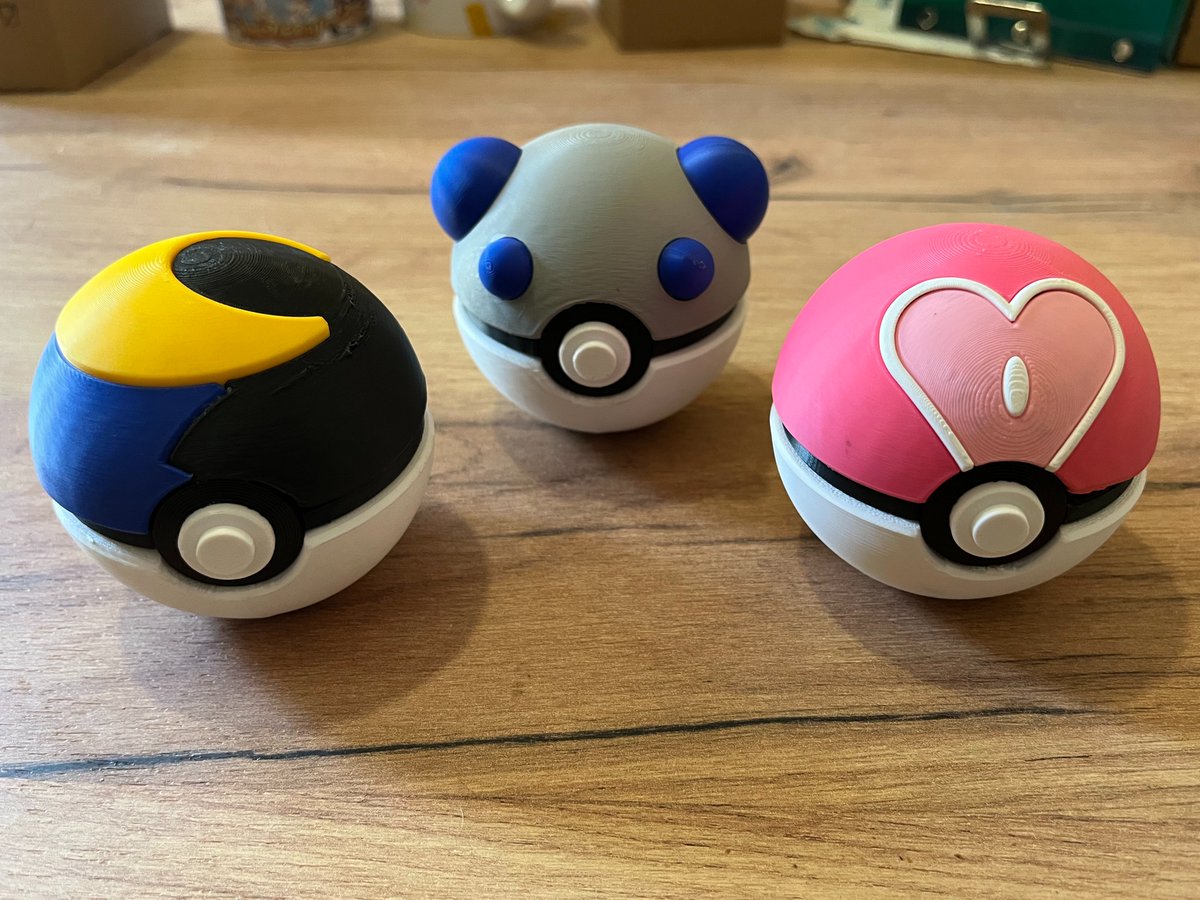 ImpreCueva's tweet photo. Luna Ball, Peso Ball y Amor Ball por encargo. 🫡

No os lo habíamos dicho, pero tenemos al mítico Cesar trabajando con nosotros en la Imprecueva. 🥴 https://t.co/n7AR4l1E7u