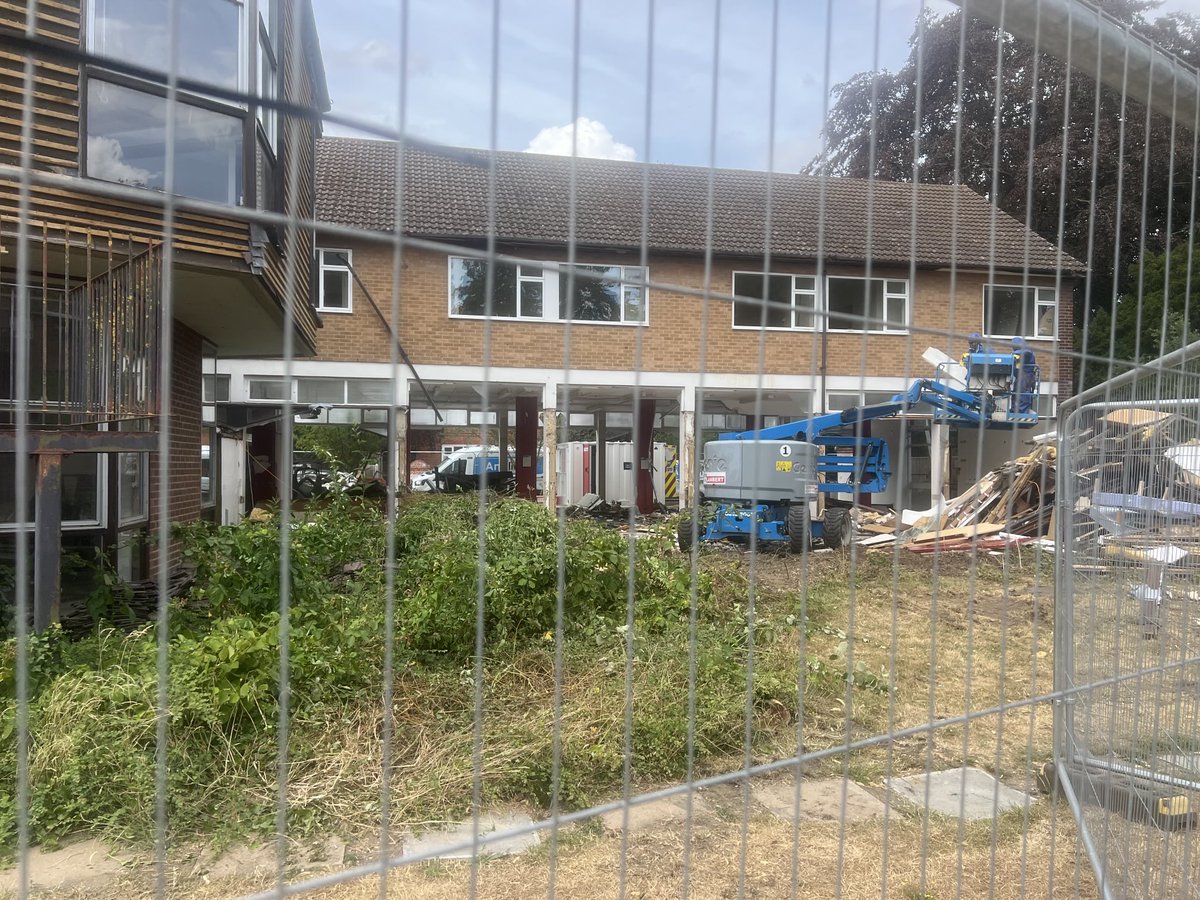 DrPJWilliams's tweet image. People appear to be demolishing the UK’s largest library of the Bible. What could be going on? @Tyndale_House
