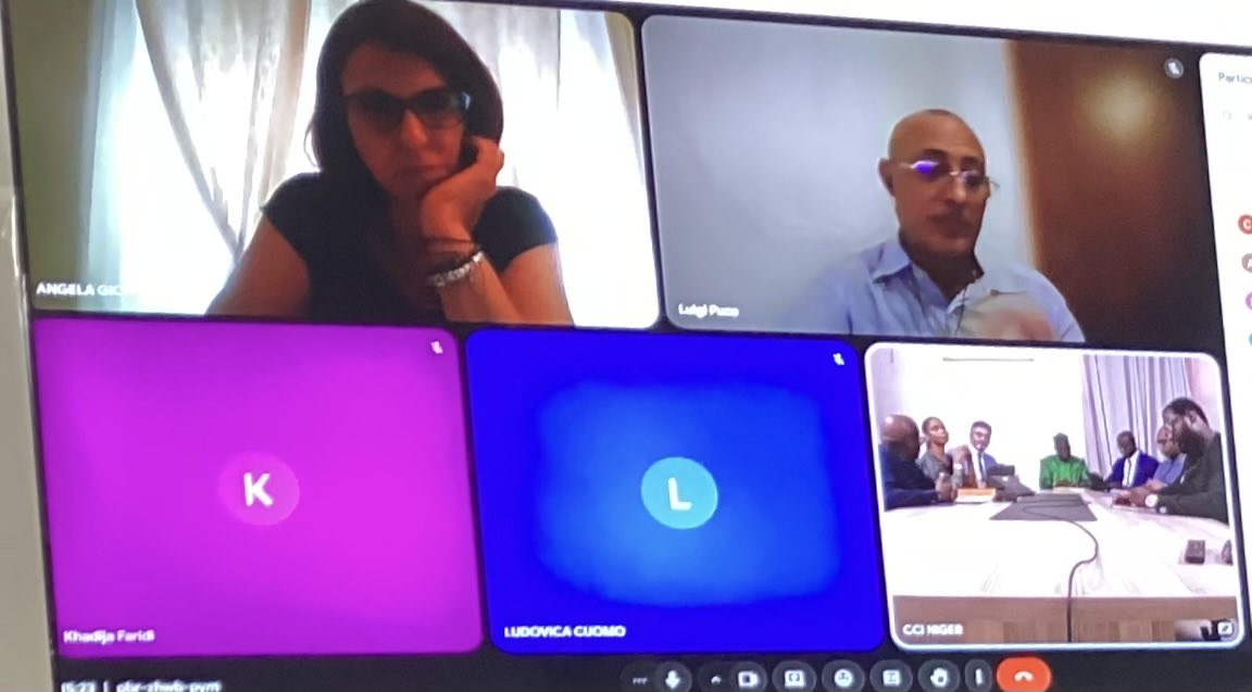 ItalyinNiger (@italyinniger) on Twitter photo Réunion en présence à la Chambre de Commerce de Niamey avec <a href="/IFC_fr/">IFC - Société financière internationale</a> <a href="/WorldBank/">World Bank</a> et en visio avec <a href="/ITAAccra/">ITA Accra</a> et <a href="/ASSAFRICA/">ASSAFRICA</a> pour une prise de contacts sur la coopération économique, le potentiel du Niger, les opportunités 🇮🇹🇳🇪IN_ACTION: ça bouge! Réunion en présence à la Chambre de Commerce de Niamey avec <a href="/IFC_fr/">IFC - Société financière internationale</a> <a href="/WorldBank/">World Bank</a> et en visio avec <a href="/ITAAccra/">ITA Accra</a> et <a href="/ASSAFRICA/">ASSAFRICA</a> pour une prise de contacts sur la coopération économique, le potentiel du Niger, les opportunités 🇮🇹🇳🇪IN_ACTION: ça bouge!