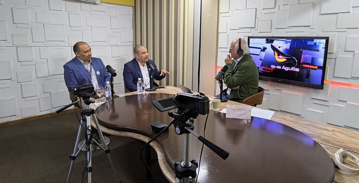 🔴 AHORA
El Superintendente de Salud, Dr. Víctor Torres, junto a nuestro agente regional, Rafael Moreno, en entrevista con Radio Cappissima para conversar sobre acreditación, rol de la Superintendencia y materias de salud.

Sintoniza en cappissimamultimedial.cl
