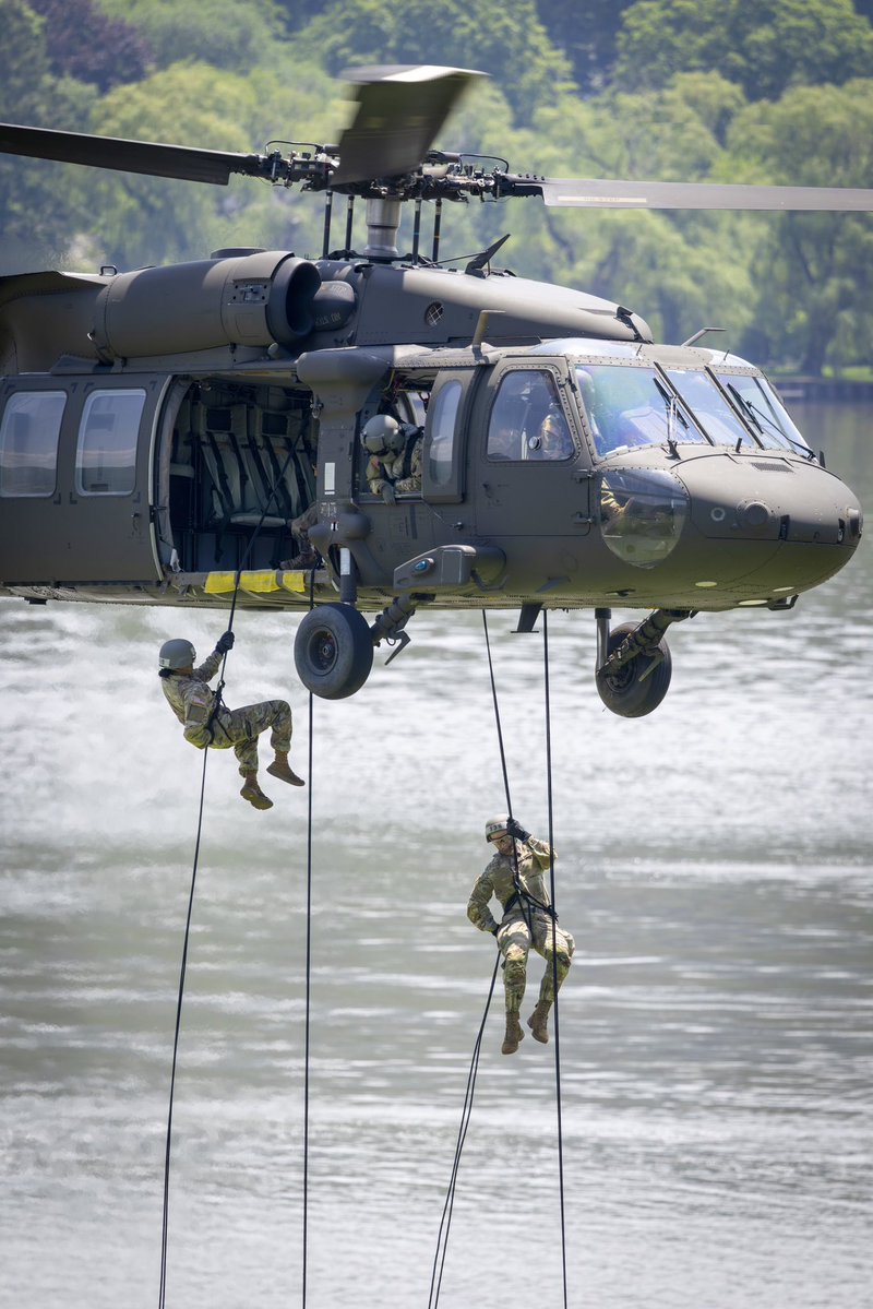 WestPoint_USMA's tweet image. Control the high ground. Command the descent. 🚁
Rappelling isn’t just a skill—it’s part of gaining the aerial advantage. At West Point, cadets train to own every level of the battlefield.
#AirAssault #CST2025