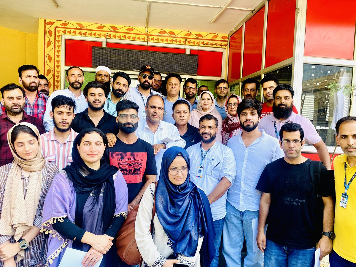 HOPEONEARTHWEL2's tweet photo. Alhamdulillah, We Successfully completed our One Day Mega Blood Donation Camp at PHC Boniyar in collaboration with GMC Baramulla and PHC Boniyar.

@MoHFW_INDIA @OfficeOfLGJandK @mingasherpa @BloodDonorsIn https://t.co/o0ChgnxomP