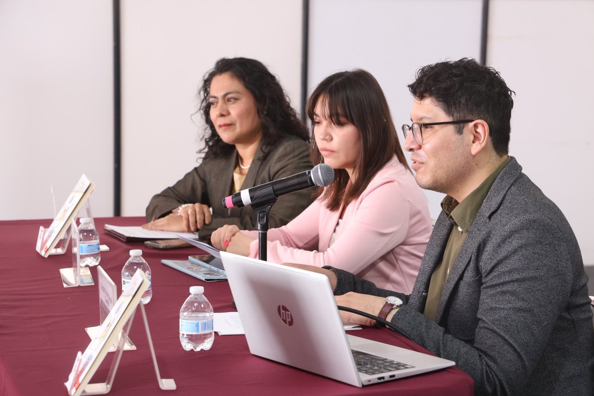 La #ANUIES presentó el libro "Lenguaje incluyente y no sexista" en la #FILIPN2025. Se trata del primer volumen de la colección Voces por la Igualdad, que busca fomentar una comunicación libre de discriminación en la educación superior.

📘 Consulta aquí: web.anuies.mx/publicaciones/…